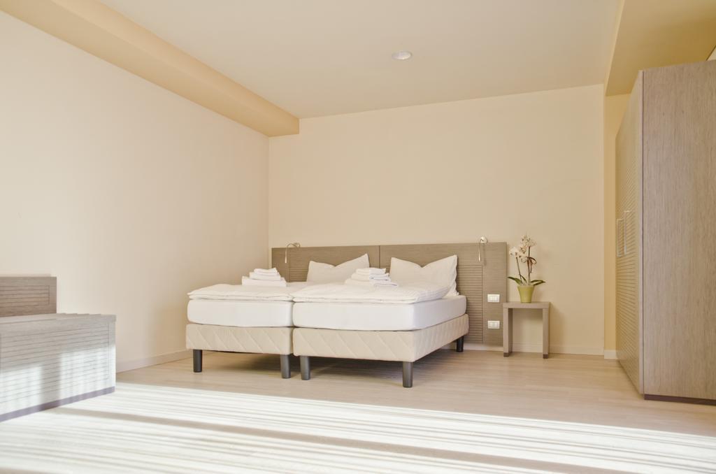 Hotel Kube Folgaria Rum bild